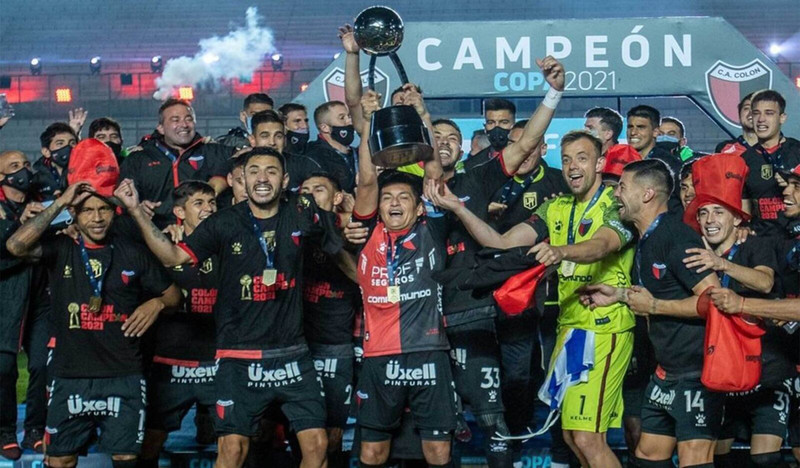 Club Atlético Colón celebrate the Argentina Premier División title for the first time.