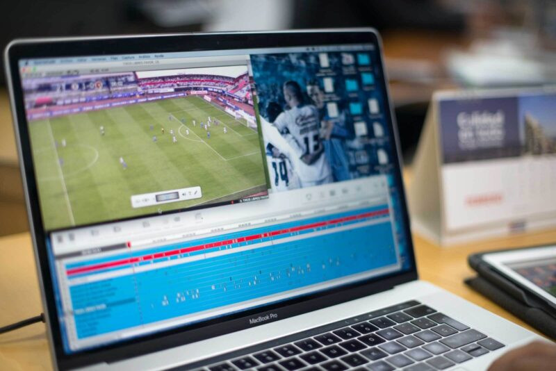 Cruz Azul analytics on laptop